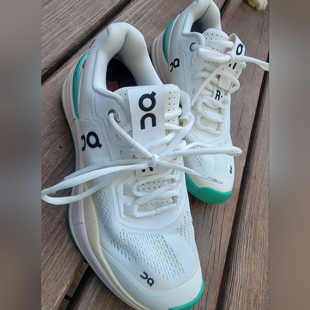 Women's On Cloud Size 7